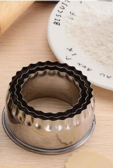 emporte piece rond bords dentele en acier
