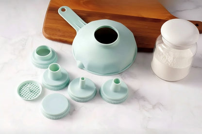 entonnoir en plastique avec embouts de differentes grosseur