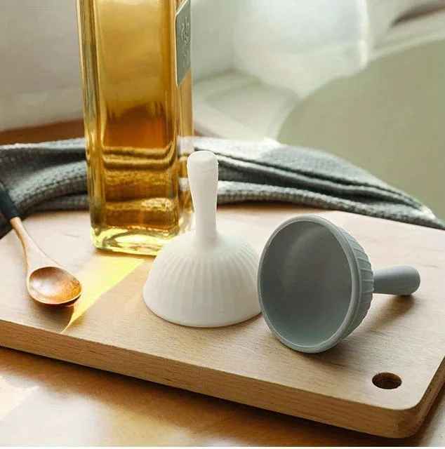 entonnoir silicone pour les liquides