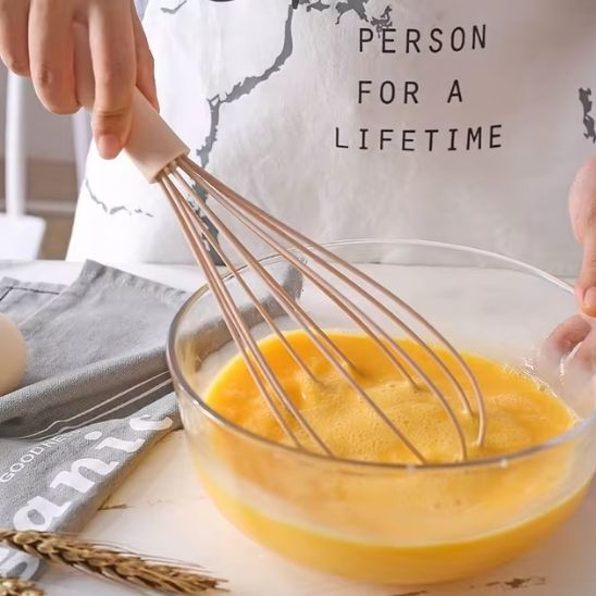 fouet-plastique-pour-oeufs