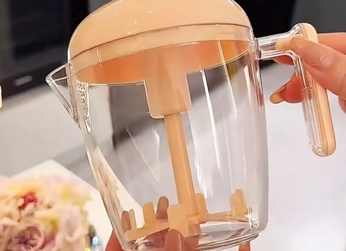 fouet-semi-automatique-de_cuisine-avec-recipient