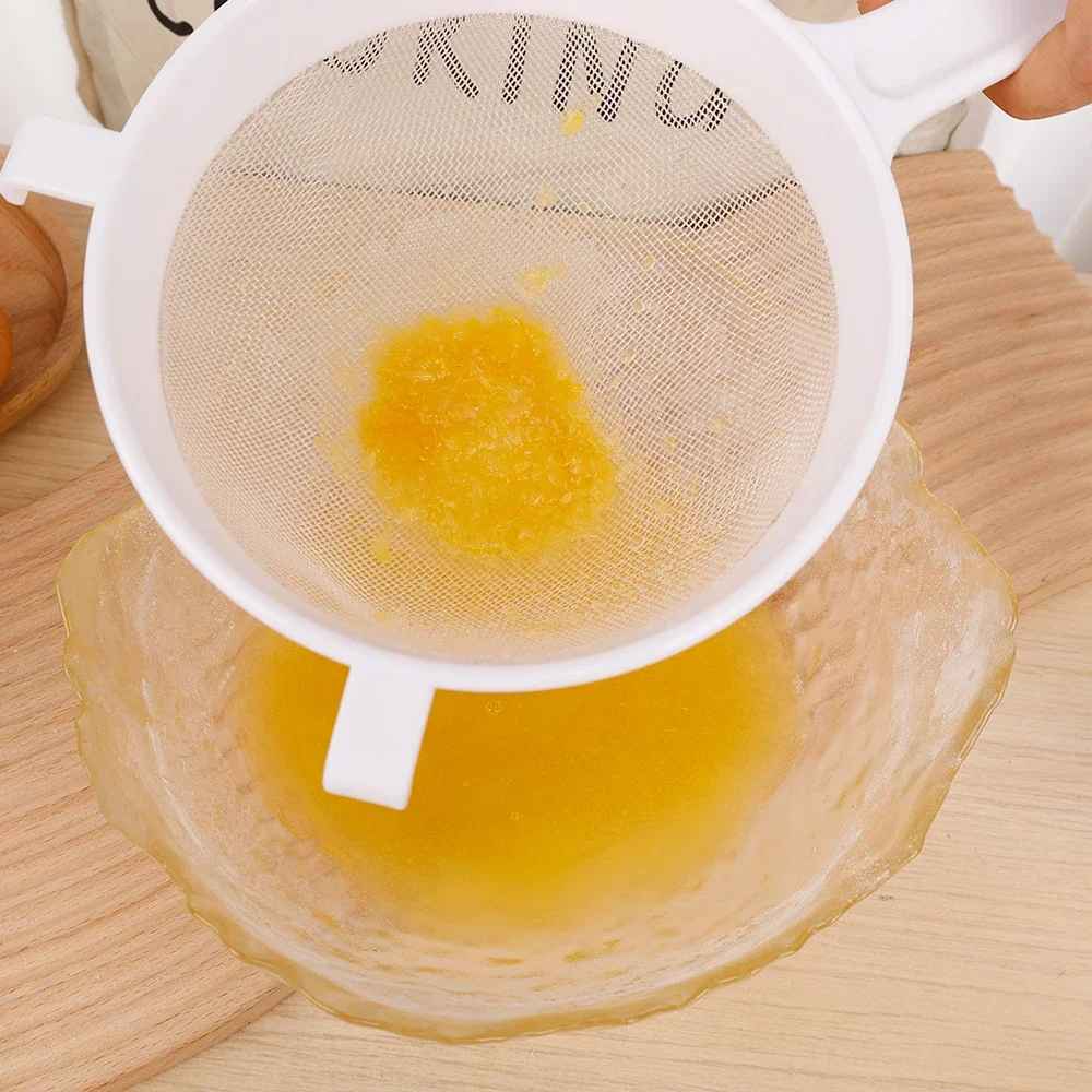 passoire plastique pour filtrer les grumeux