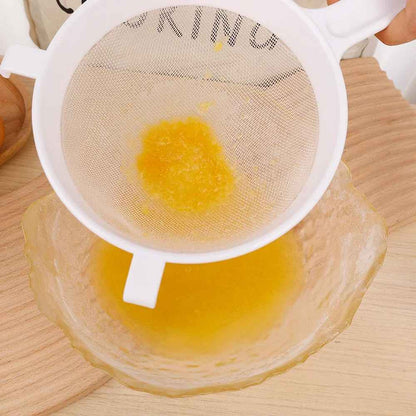 passoire plastique pour filtrer les grumeux