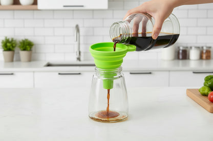 petit entonoir silicone pliable de couleur vert