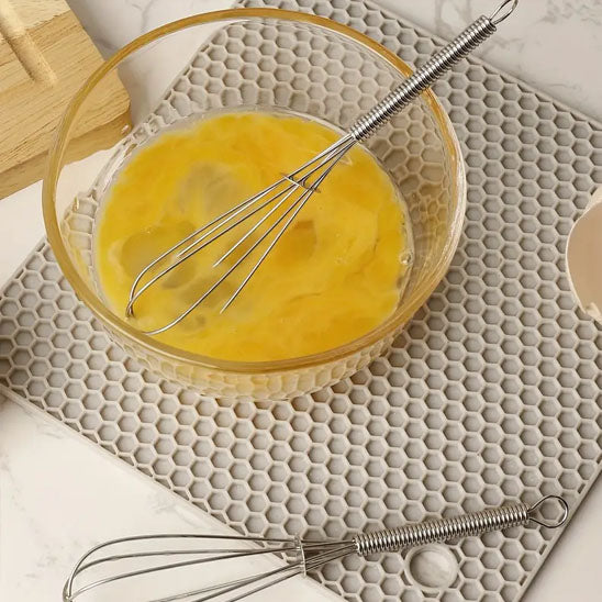 petit-fouet-cuisine-melange-oeufs