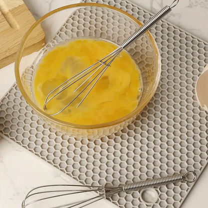 petit-fouet-cuisine-melange-oeufs