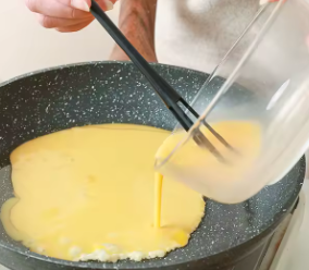 petit-fouet-plastique-cuisine